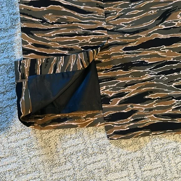 Carine Roitfeld Paris for Uniqlo pencil skirt in army green size 2 - Picture 4 of 12